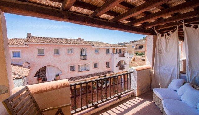 GuestHost - Porto Cervo Two-Levels Apt. W/Balconies & Parking