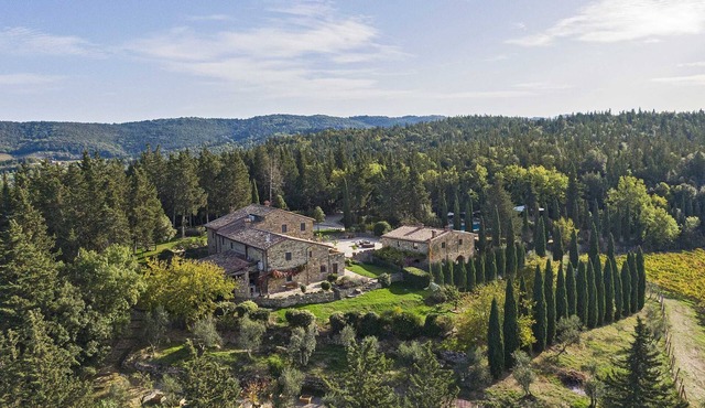 Hilltop Umbrian Estate with Vineyard Views, by Cuvée