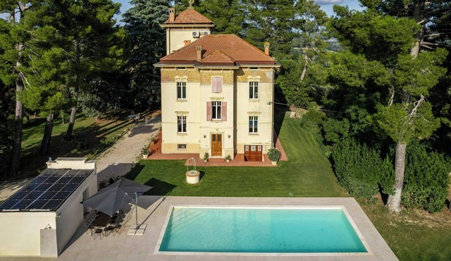 Historic villa with pool in the heart of Ortezzano