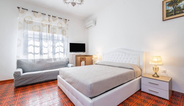 Holiday Home 'Il Faro' with Private Terrace, Wi-Fi and Air Conditioning