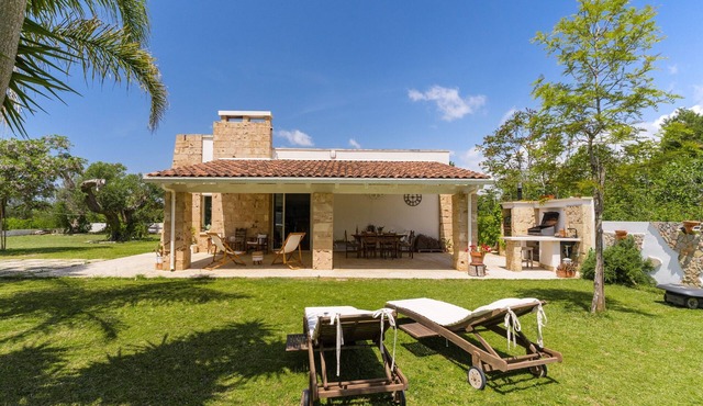 Holiday Home 'Tenuta Lu Mimmu' with Private Terrace, Wi-Fi and Air Conditioning