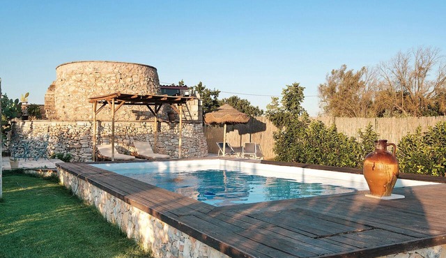 Holiday Home 'Trullo Pinuccio' with Private Pool, Wi-Fi and Air Conditioning