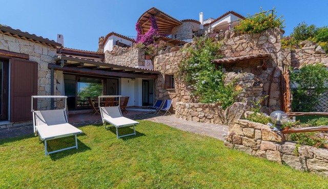 Holiday Home 'Villetta Orso' with Sea View, Wi-Fi and Air Conditioning