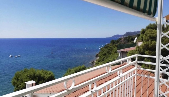 House by the sea in park with private beach - Acciaroli