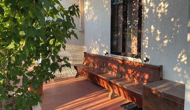 House surrounded by greenery, 5 minutes from the beach