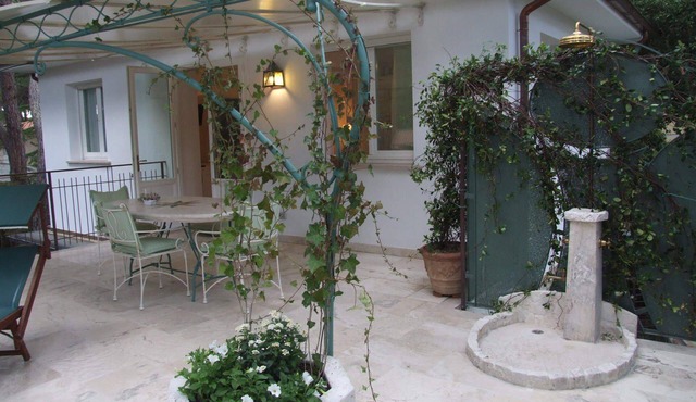 Apartment- Iris - One Bedroom Apartment, Sleeps 4