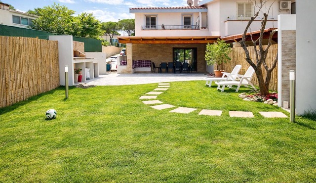 [Just steps from the beach]Cozy new home with veranda and garden in San Giovanni