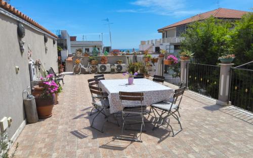 La Dimora di Max Bright Apt with terrace
