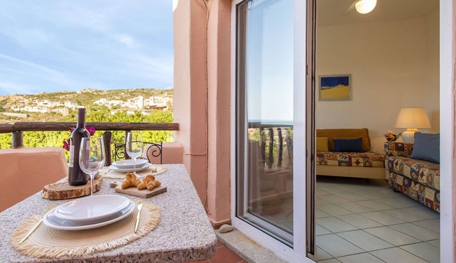 Lovely apartment for 4 guests with WIFI, pool, A/C, TV, terrace and pets allowed