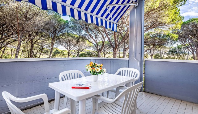 Mareblù' Wohnung mit Jacuzzi by Interhome