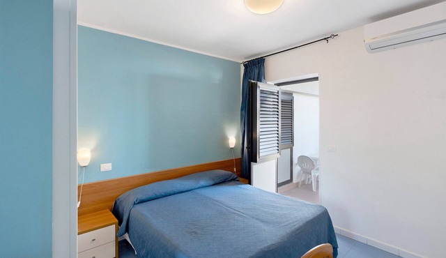 Marina Living Rooms – Economy Double Room with Shared Pool, Wi-Fi & Air Conditioning