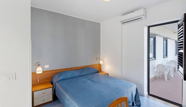 Marina Living Rooms – Economy Double Room with Shared Pool, Wi-Fi and Air Conditioning