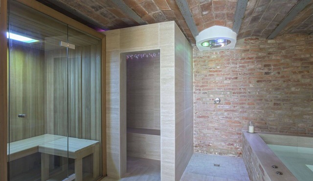 Nice apartment for 4 guests with WIFI, hot tub, pool, A/C, TV, patio and pets allowed