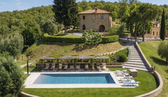 Nice apartment for 14 guests with A/C, private pool, WIFI, TV, patio and pets allowed