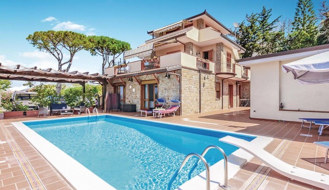 Nice apartment in Castellabate -SA- with house sea view