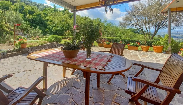 Nice home in Lamporecchio