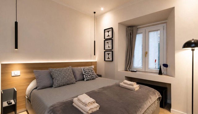 One-bedroom apartment on the first floor in the heart of Brera, Milan’s artistic and bohemian district. A strategic location just steps from the Pinacoteca di Brera, La Scala Theatre, and Castello Sforzesco.An elegant apartment offering all modern comf
