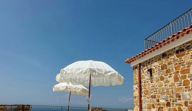 Panoramic villa with pool and Capri view