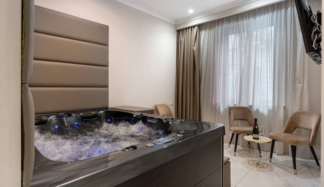 Room Suite with Private Pool, Wi-Fi, and Air Conditioning