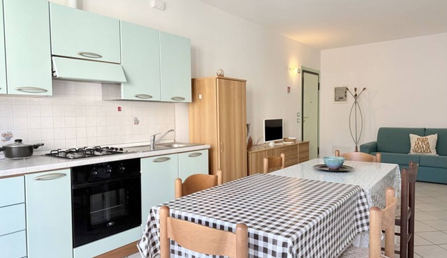 RP08 - Cesenatico, three-room apartment with balcony and garage near the sea