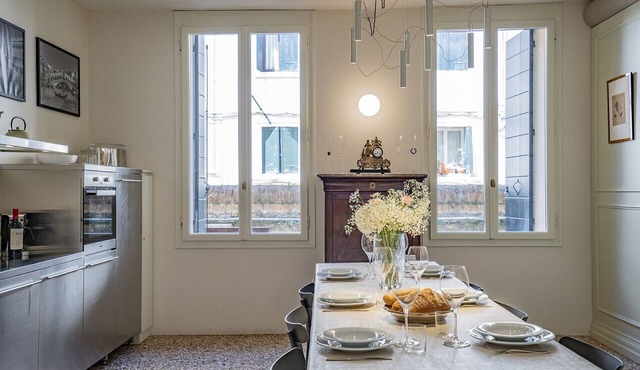 Sartor Apartment with Canal View and Private Court