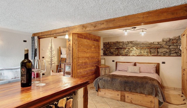 Studio 'The Deer House' with Shared Garden and Wi-Fi