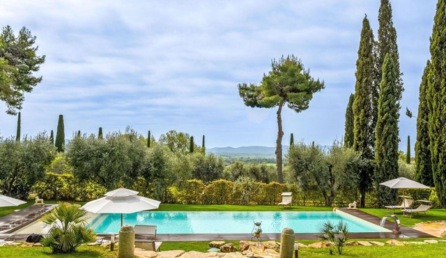 Stunning private villa with hot tub, WIFI, private pool, TV, terrace and panoramic view