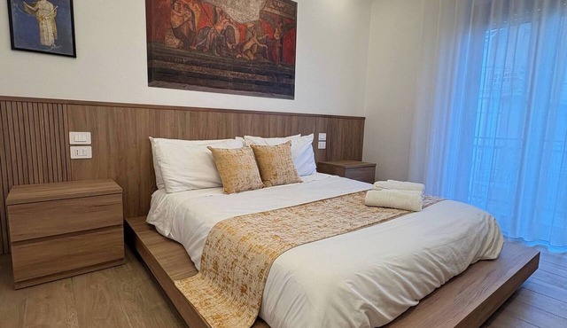 Suite with balcony near Pompeii, Sorrento, and Amalfi