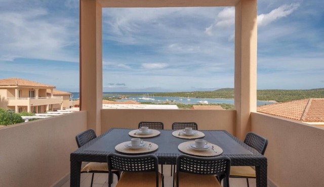 The perfect positioned Baia de Bahas Residence one Bedroom sleeps 4 - num0883