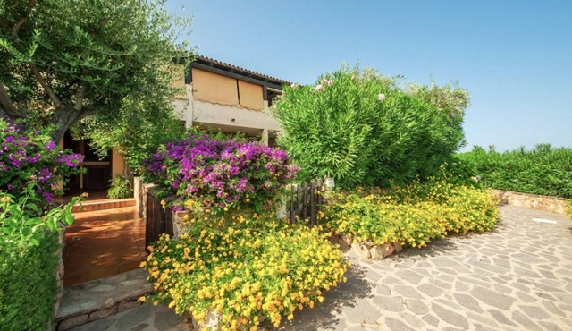 Three-room apartment of approximately 50 square meters, 300 meters from the sea and with older furnishings.It comprises a living room with a fully equipped kitchenette, a sofa bed, a double bedroom, a second bedroom with two single beds, and a bathroom w