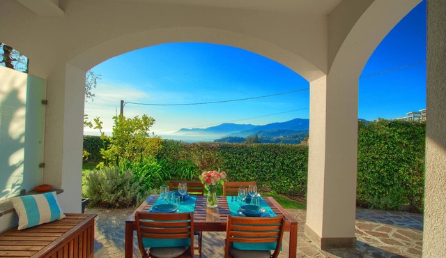 Two Bedroom Apartment with Pool, Jacuzzi, A/C, WiFi and Electric Bicycles