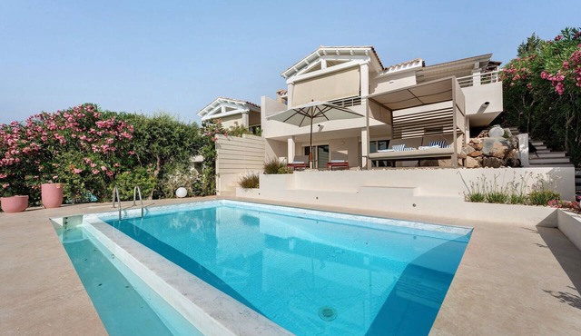 Villa 'Dimora Egle' with Private Terrace, Wi-Fi and Air Conditioning