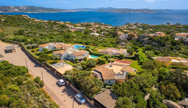 Villa Eleonora with Sea View, Wi-Fi and Air Conditioning