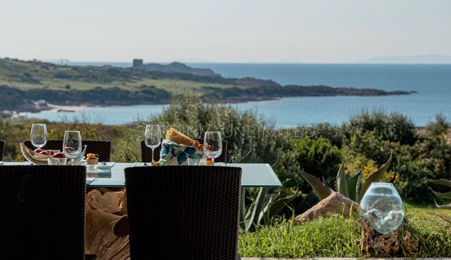 Villa Ismarea: an elegant retreat with a private pool just a few steps from the sea - Sardinia U.