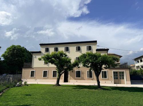 VILLA SUNFLOW Luxury Suites