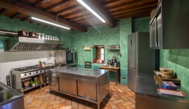 Wonderful private villa for 16 people with private pool, WIFI and TV