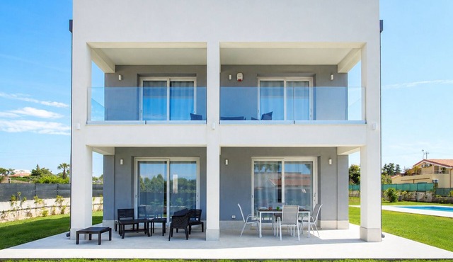 Zaffiri House - Elegant villa with private pool 300 mt from the sea