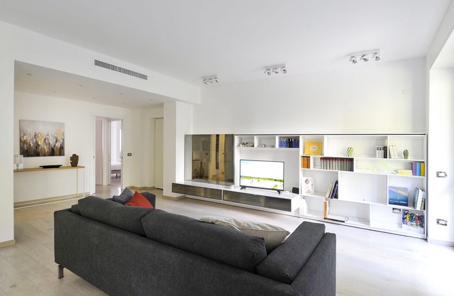 Luxurious 3 bedroom completely restored, close to City Life