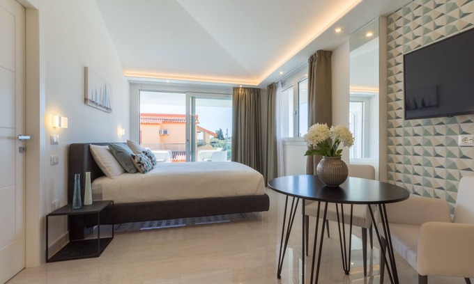 Villa San Pietro Apartment | Apartment "Residence Meridian Unità 7" Near the Beach with Mountain View, Pool, A/C, Wi-Fi & Balcony