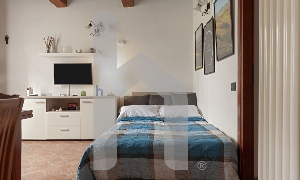 Pisa Apartment | TUSCANY HOUSE is the best solution for any need, close to the center along Viale delle Piaggi and to the Cisanello hospital. A beautiful garden welcomes you in a quiet and residential area with parking space (No ZTL). The independent house is composed by