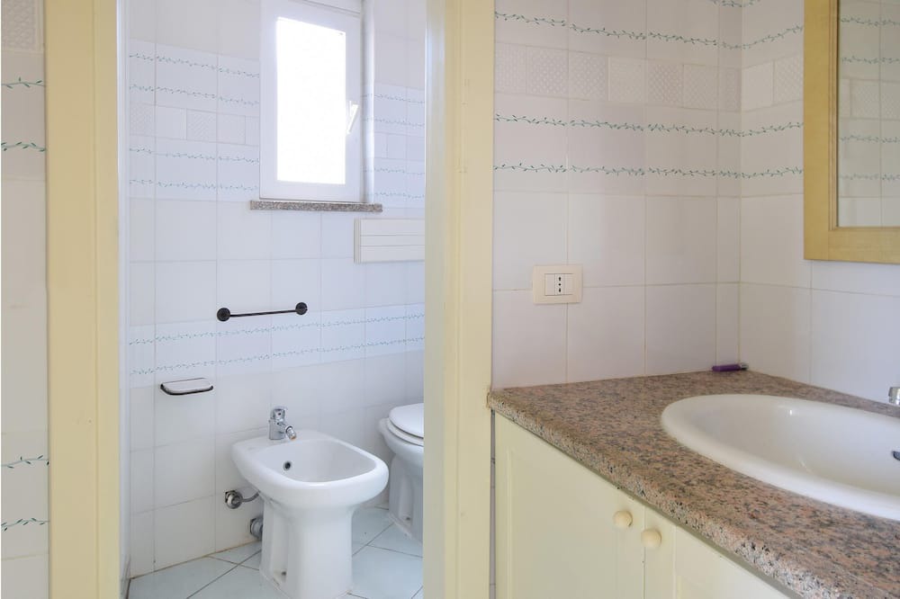 Photo of Bathroom in Canneddi