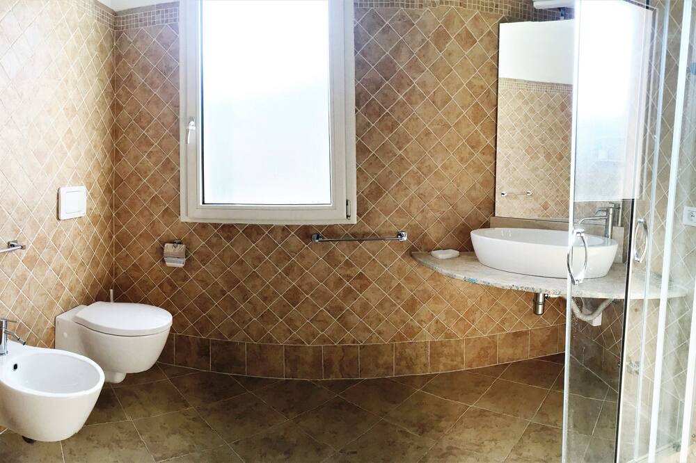 Photo of Bathroom in Case Peschiera-Lu Fraili