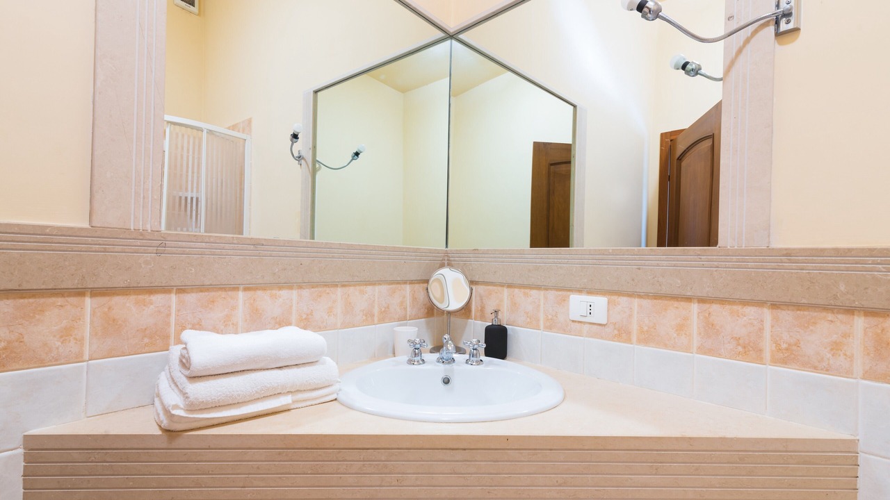 Photo of Bathroom in Noto Historic Centre