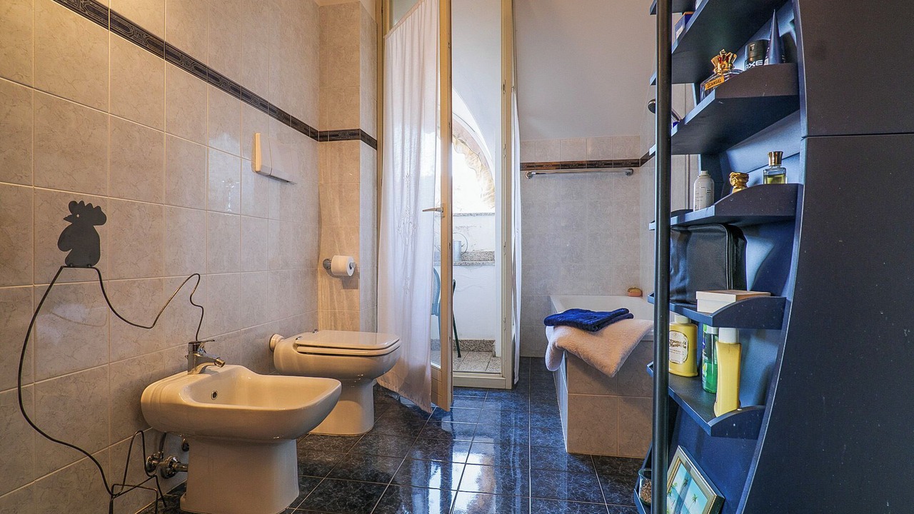 Photo of Bathroom in Intra