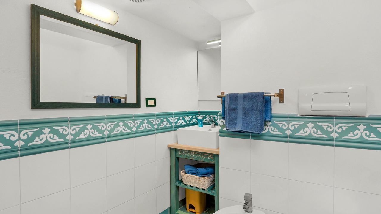 Photo of Bathroom in Case Peschiera-Lu Fraili