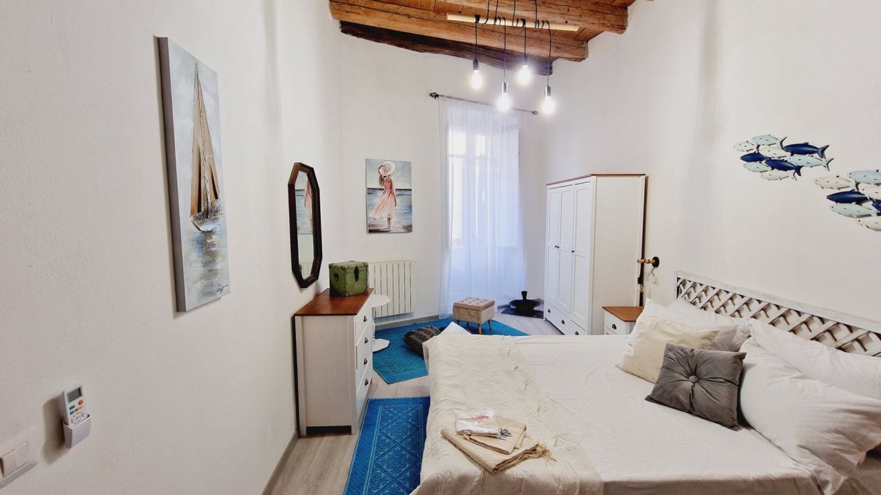 Photo of Bedroom in Historic Castle District