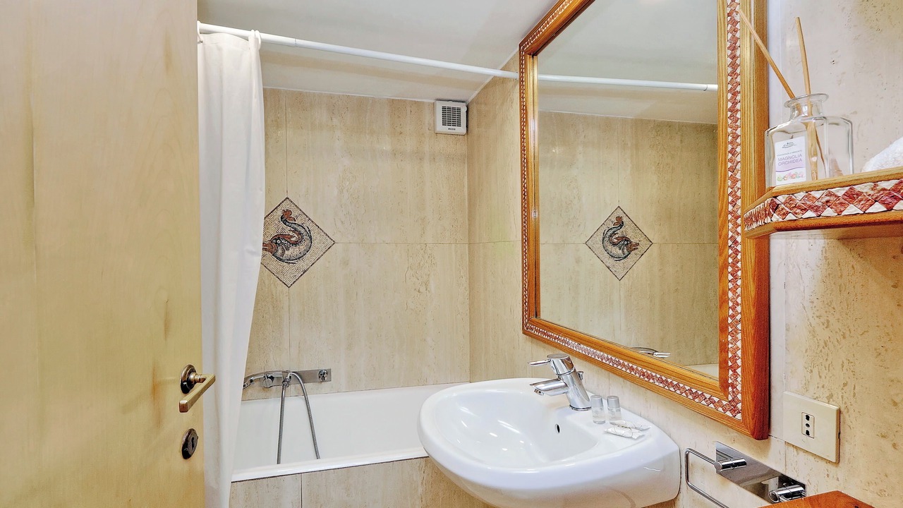 Photo of Bathroom in Rione VII Regola
