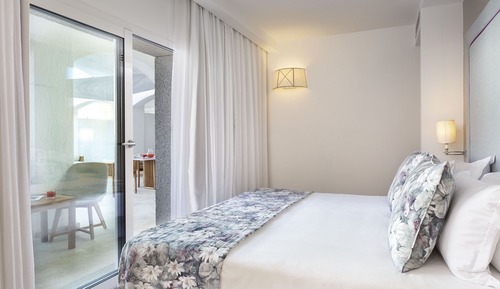Royal Studio Suite, 1 King Bed with Sofa bed, Pool View