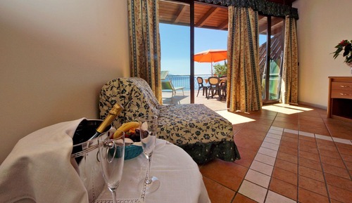 Suite, Lake View