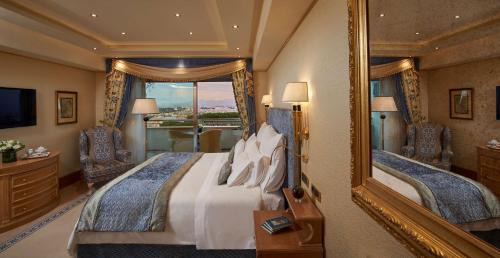 Corner Suite with Rome View